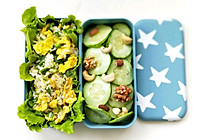 工作日午餐便当(蛋炒饭+腌渍黄瓜)的做法