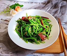 扁豆丝炒腊肉(意想不到的下饭菜)的做法