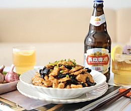 燕京U8啤酒焖猪里脊的做法