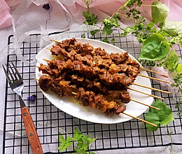 #夏天夜宵High起来！#咖喱牛肉串的做法