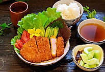 日式炸猪排配田园沙拉的做法