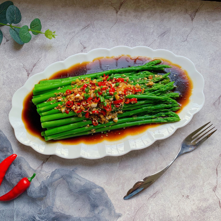 凉拌芦笋的做法