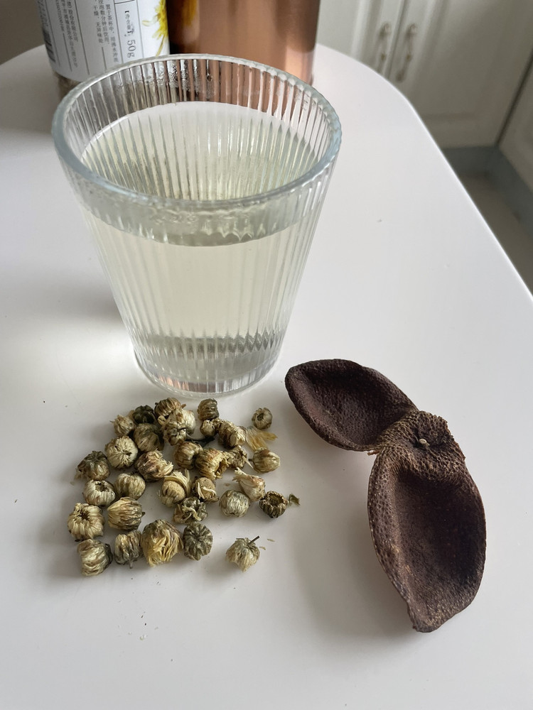 陈皮菊花水，祛湿化痰！的做法