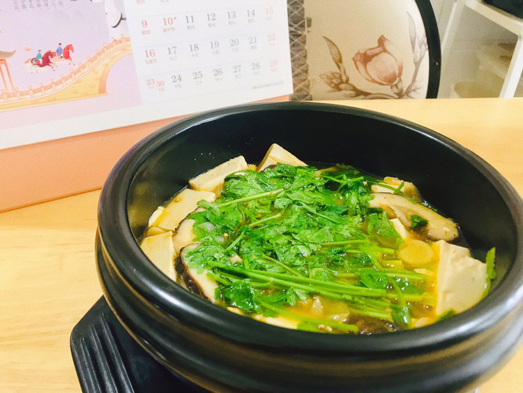 椒麻香菜豆腐煲的做法