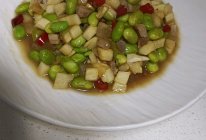 腊肉茭白毛豆双拼的做法