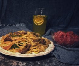 黑椒牛柳炒意面的做法