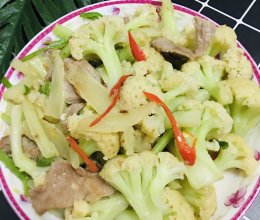 #花式炖煮不停歇#花菜炒肉片的做法