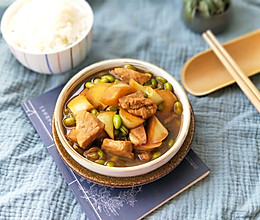 家常肉烧毛豆茭白的做法