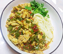 尖椒鸡蛋拌面的做法