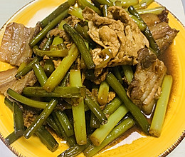 够味儿的蒜毫炒肉炒鸡蛋的做法