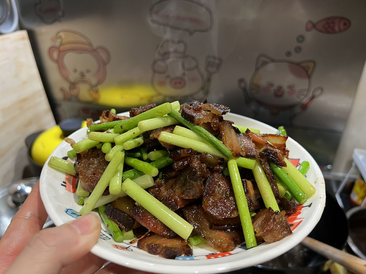 腊肉炒蒜苔的做法