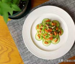 黄瓜杏鲍菇烩三文鱼/夏季家常版，减肥增加记忆力的做法