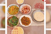 二月二吃春饼喽：烤鸡腿/芹菜炒土豆丝/韭菜粉/酱炒辣椒鸡蛋的做法