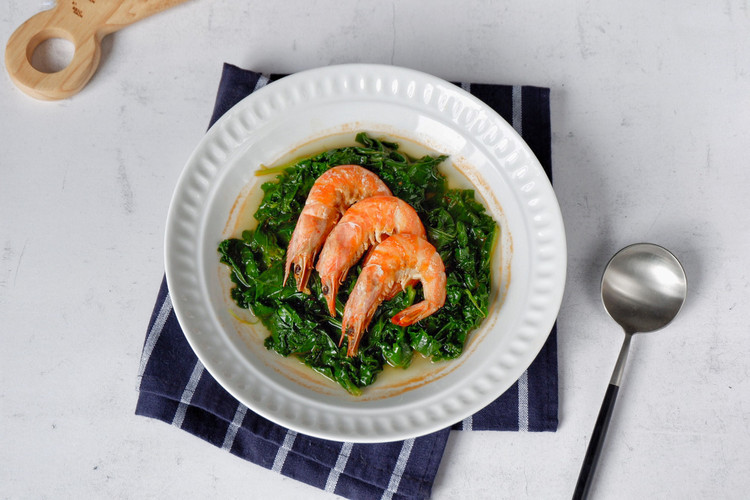 鲜虾羽衣甘蓝的做法