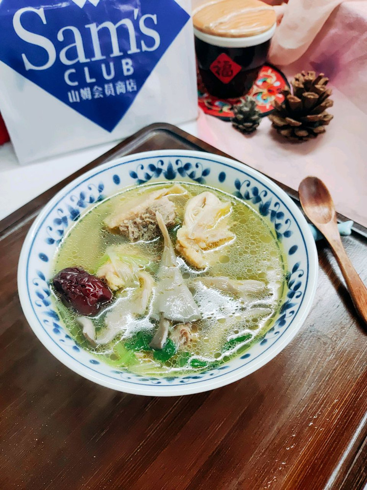 鲜美清远鸡架蘑菇汤的做法