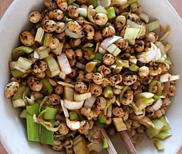 筋巴豆（炒拌黄豆）的做法