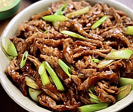 大葱和肉丝这样做嘎嘎好吃，瘦肉炒的嫩嫩入味，下饭还不腻的做法