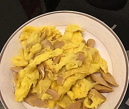 #我心中的冬日限定#最美亲子时光→肠仔炒滑蛋的做法
