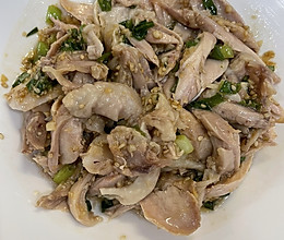 葱姜蒜拌鸡腿肉，好吃到舔盘的做法