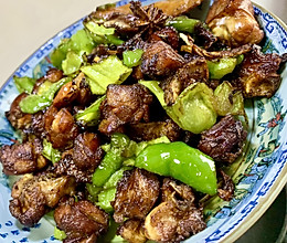 辣椒炒鸡肉块的做法