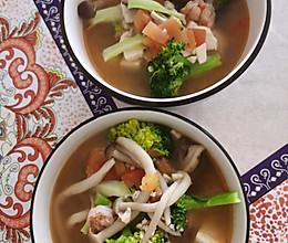 虾仁菌菇西兰花豆腐汤的做法