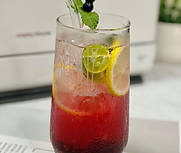 夏日饮品～零卡蓝莓柠檬气泡水的做法