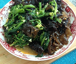 菠菜凉拌木耳的做法