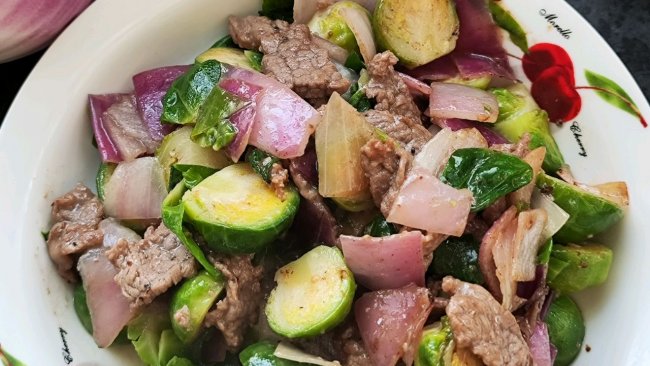 #我家乡的酱油美食#孢子甘蓝炒牛肉片的做法