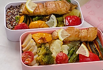 #monbento为减脂季撑腰#比目鱼烤蔬菜沙拉便当的做法