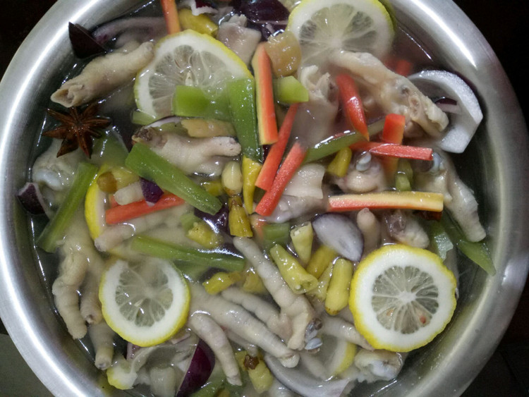 柠檬泡鸡脚的做法