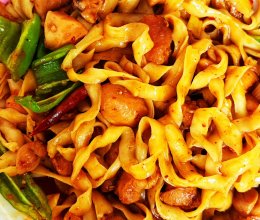 辣子鸡拌面的做法