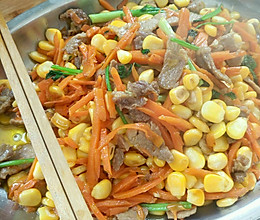 胡萝卜玉米炒肉的做法