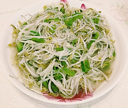 青椒炒绿豆芽的做法