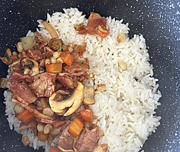 焖饭（剩米饭电饭煲版）的做法