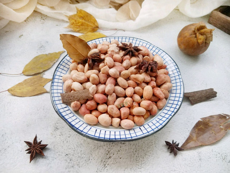 五香花生米的做法