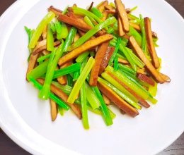 芹菜（西芹）炒香干的做法