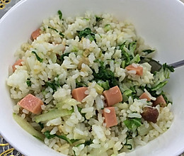 青菜香肠炒饭的做法