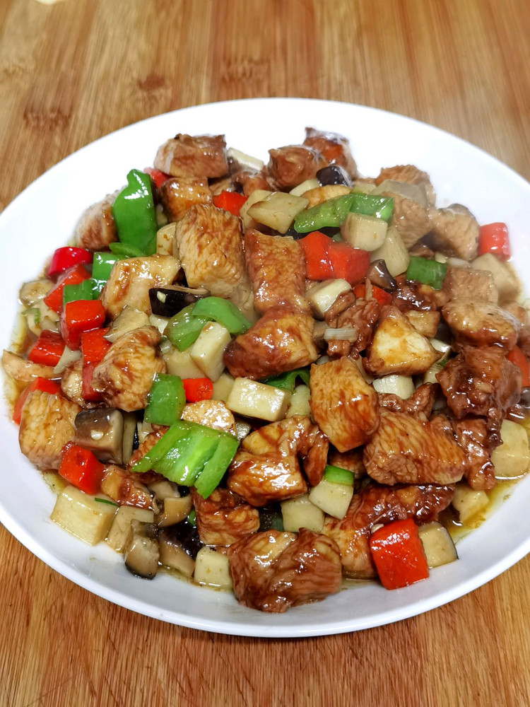 杏鲍菇炒鸡丁的做法