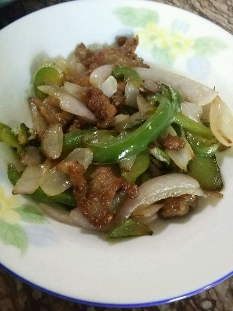 青椒洋葱炒肉的做法