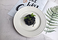 #晒出你的团圆大餐#千岛酱墨鱼汁意面的做法