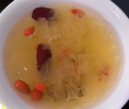 养颜红枣银耳汤的做法
