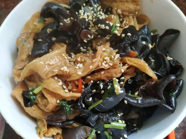 木耳拌腐竹的做法