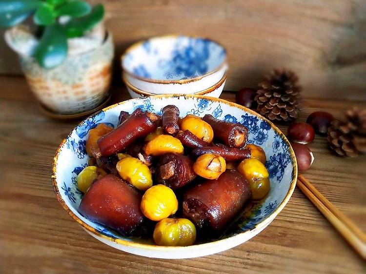 红烧猪尾焖栗子的做法