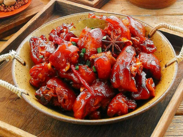 教你做肥而不腻入口即化的香辣猪蹄的做法