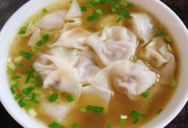 鲜肉馄饨、馄饨皮、馄饨汤底（附6种包法）的做法