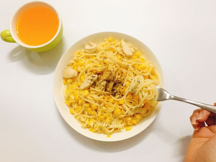 奶油鸡肉玉米意面的做法