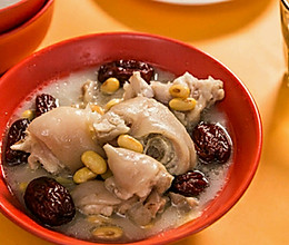 【咱家粮仓炮儿哥有说】大枣黄豆炖猪脚～颜值要爆表的做法