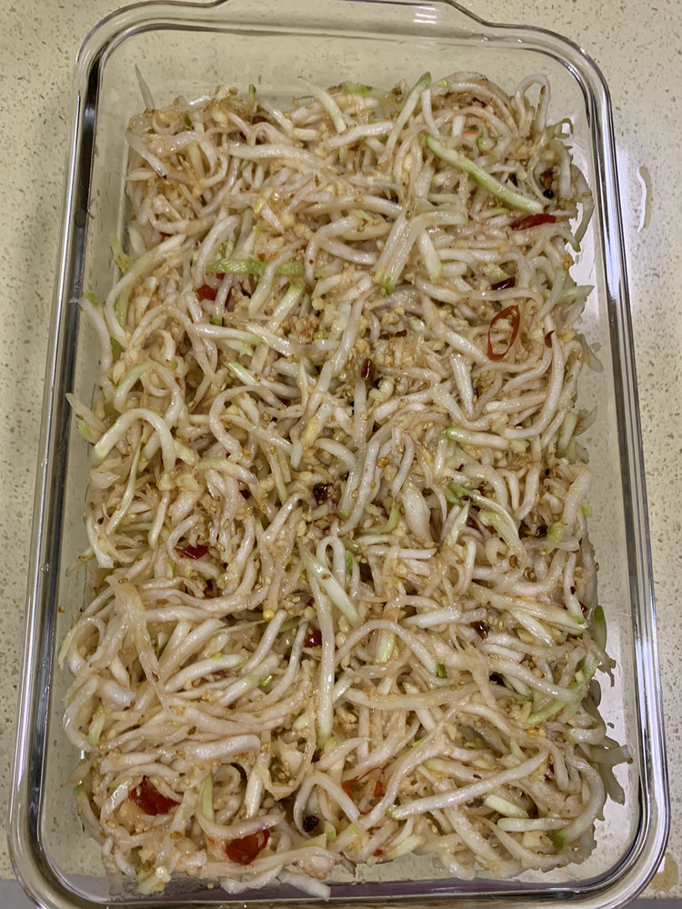 芥菜疙瘩丝！酸甜爽口的美味东北咸菜的做法