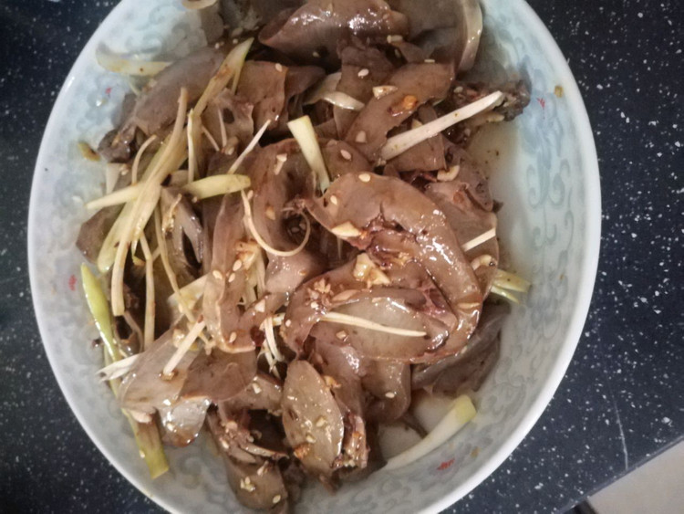 凉拌猪心的做法