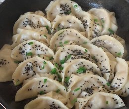 韭菜鸡蛋虾皮饺子的做法